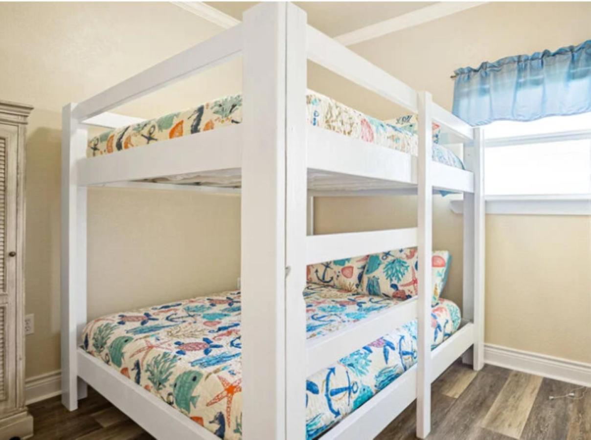 Fancy Nancy 2 Min Walk To Beach, Lyft, Pet-Friendly Bolivar Peninsula Kültér fotó